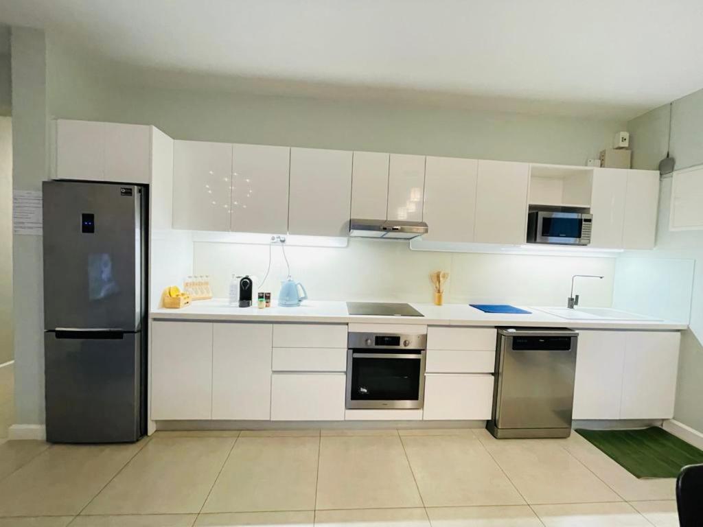 Beachcove Apartment 2 Pereybere Beach Екстериор снимка
